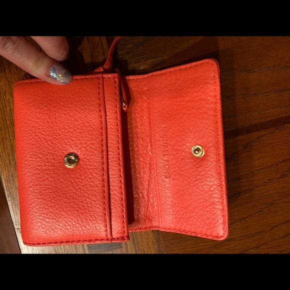 Authentic Michael Kors keychain wallet - Picture 6 of 6